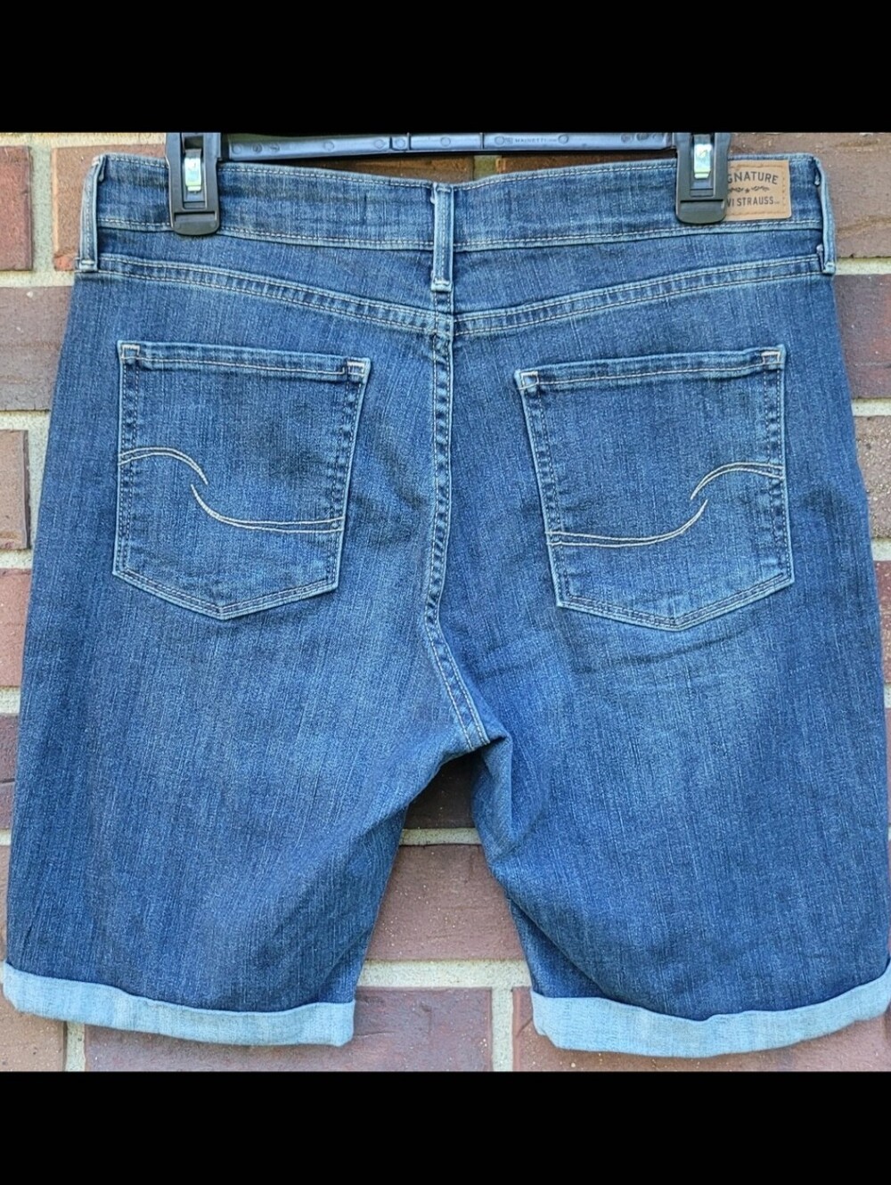 Levi's Mid Rise Bermuda Shorts Rolled Hem Size 12, Measures 32W - Picture 2 of 5